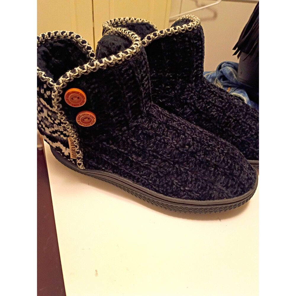 Muk Luks Cozy Women's Medium 7/8 Black Leann 3-Button Slipper Booties Winter